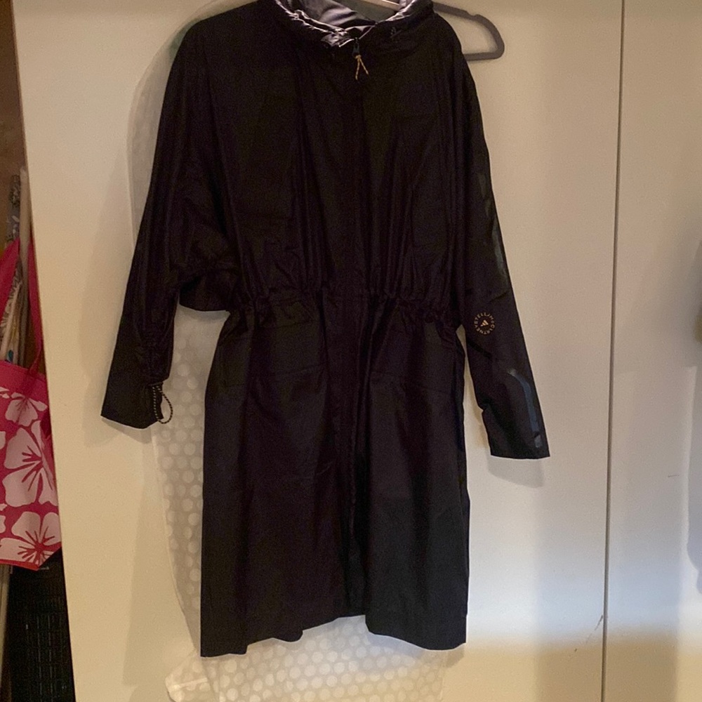 Trench jacket with pockets , adjustable sleeve and waist net inside !